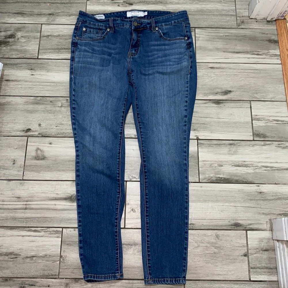 Sz.14*TORRID*CURVY SKINNY BLUE JEANS--MID-RISE--ANKLE-LENGTH